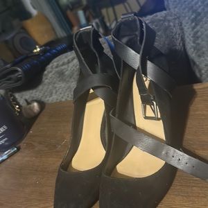 JJ JLo’s suede pumps